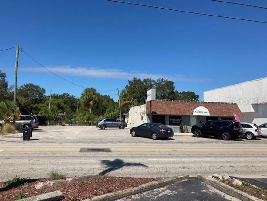 South Tampa, net leased nail salon / retail building - Short term lease obligation - 9,000 SqFt - CG Zoned lot - Pylon signage - High traffic - suitable fee for a variety of retail leases - Shown by appt only - Please do not disturb tenant. Lease info available with executed NDA.