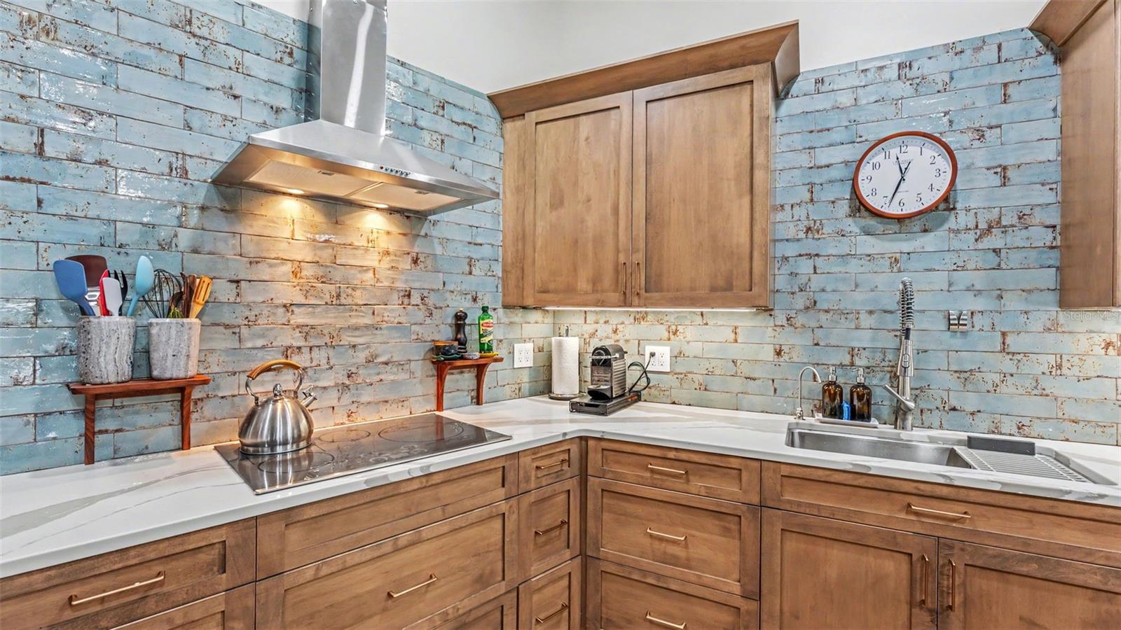 2712 LAUREL OAK DRIVE