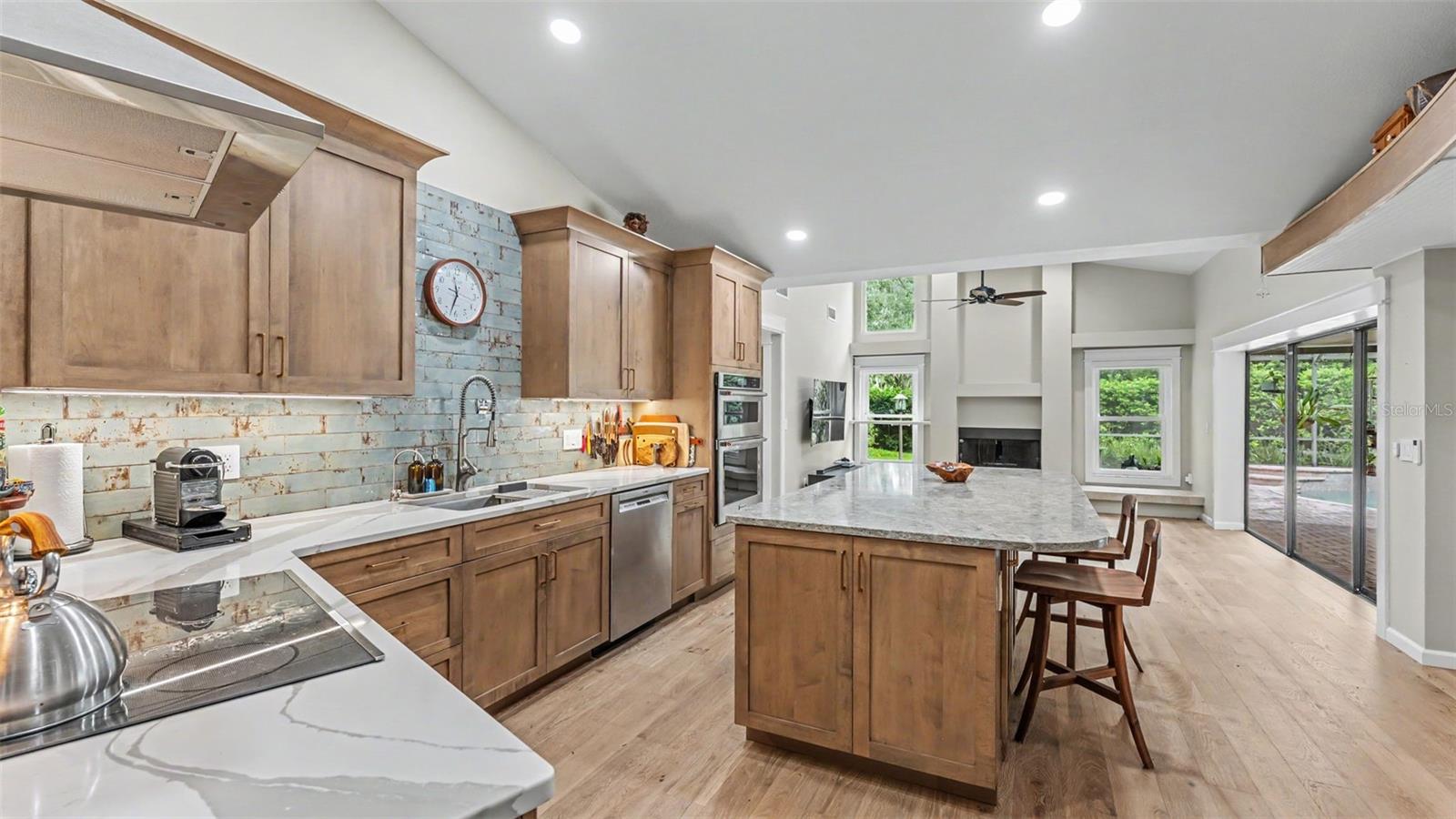 2712 LAUREL OAK DRIVE