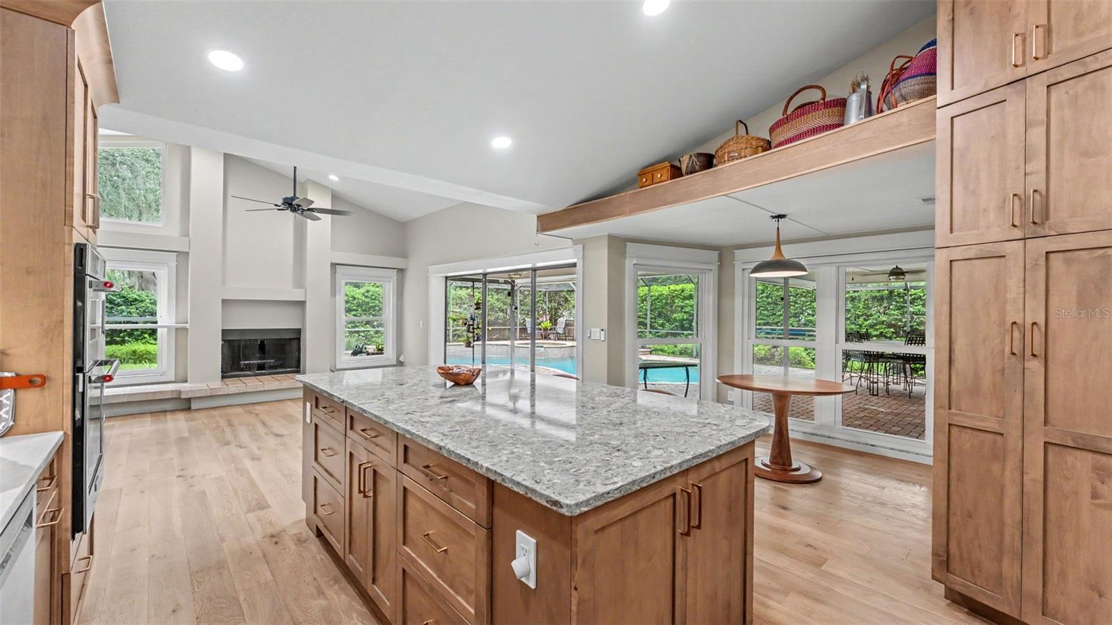 2712 LAUREL OAK DRIVE