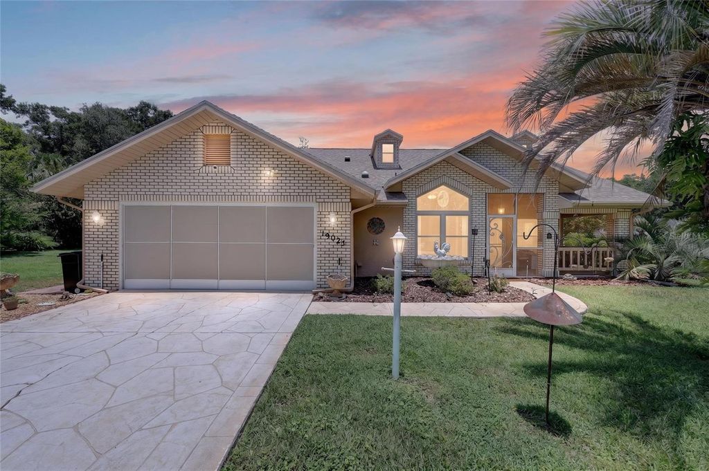 Photo of 19025 SW 98th Loop, Dunnellon, FL 34432 (MLS # OM726952)