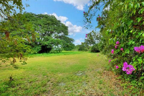 A home in LAKELAND