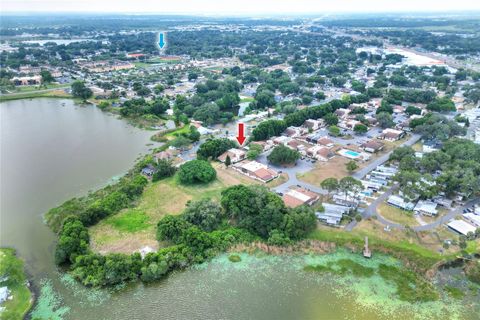 A home in LAKELAND