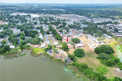 A home in LAKELAND