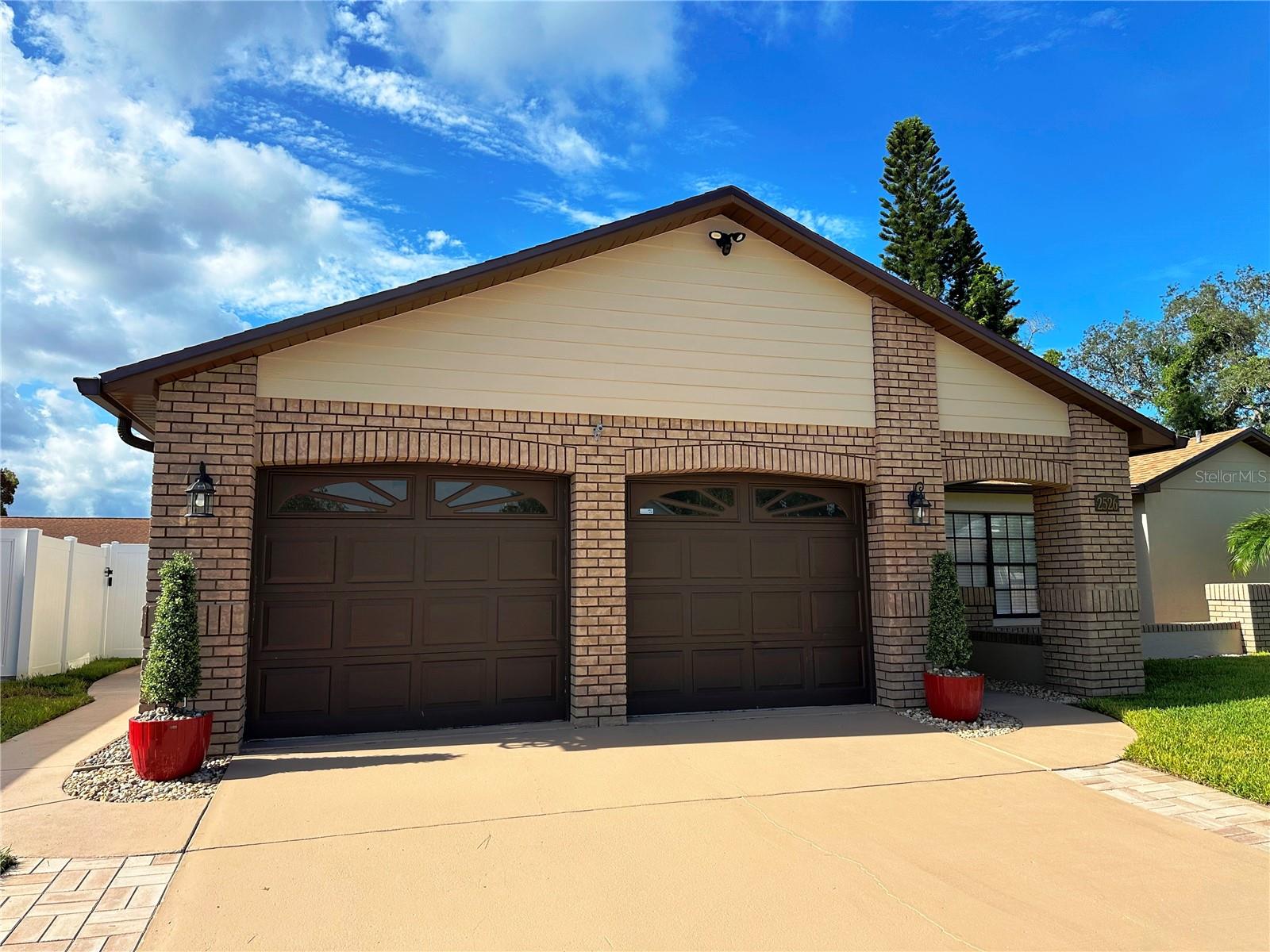 2526 FIELDCREST COURT