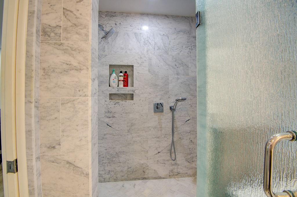 CURRINS LAKEVIEW SUB - Residential Lease