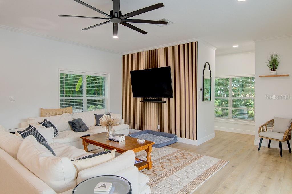 CURRINS LAKEVIEW SUB - Residential Lease