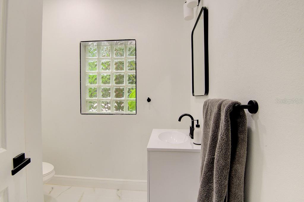 CURRINS LAKEVIEW SUB - Residential Lease