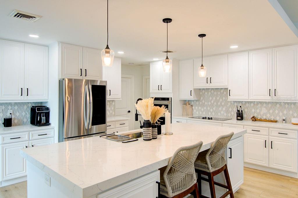 CURRINS LAKEVIEW SUB - Residential Lease