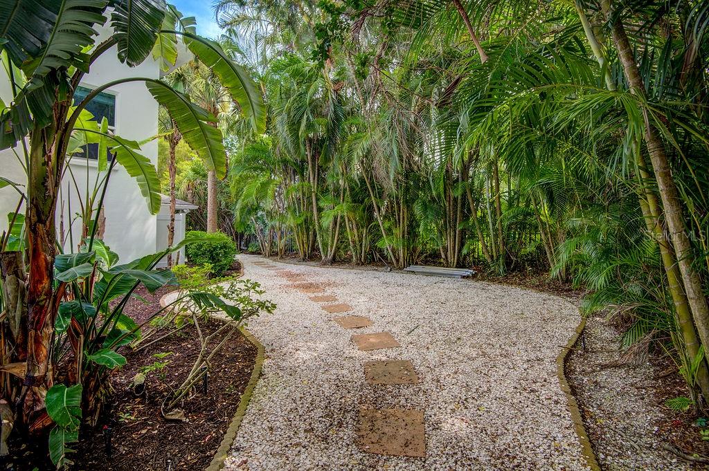 CURRINS LAKEVIEW SUB - Residential Lease