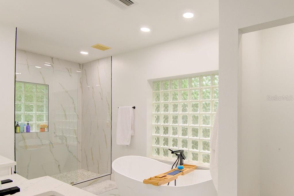 CURRINS LAKEVIEW SUB - Residential Lease