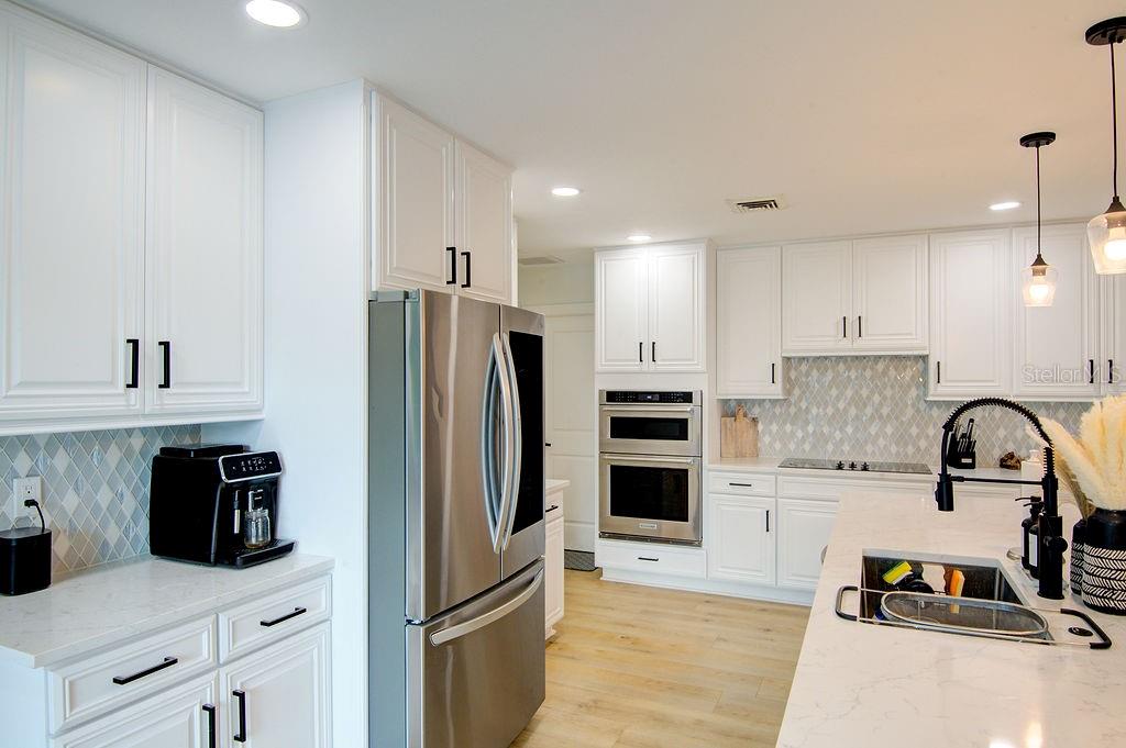 CURRINS LAKEVIEW SUB - Residential Lease