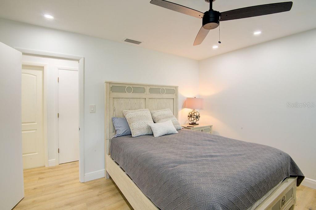 CURRINS LAKEVIEW SUB - Residential Lease