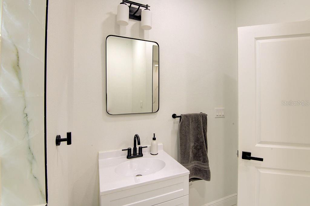 CURRINS LAKEVIEW SUB - Residential Lease