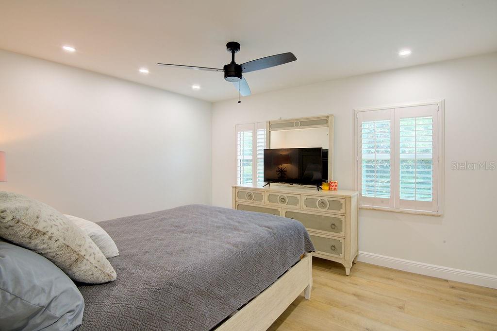 CURRINS LAKEVIEW SUB - Residential Lease