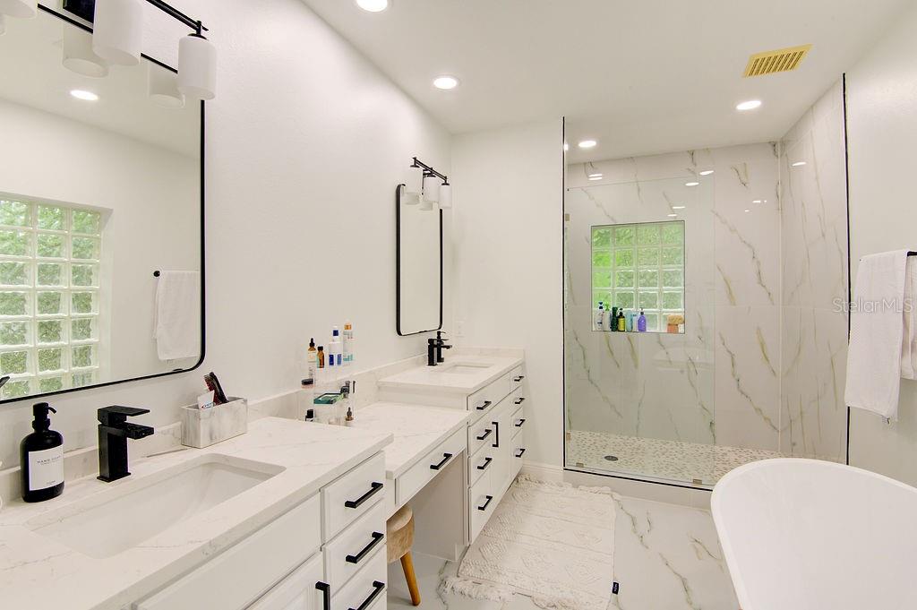 CURRINS LAKEVIEW SUB - Residential Lease