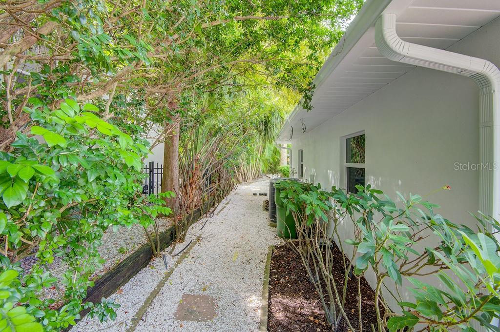 CURRINS LAKEVIEW SUB - Residential Lease