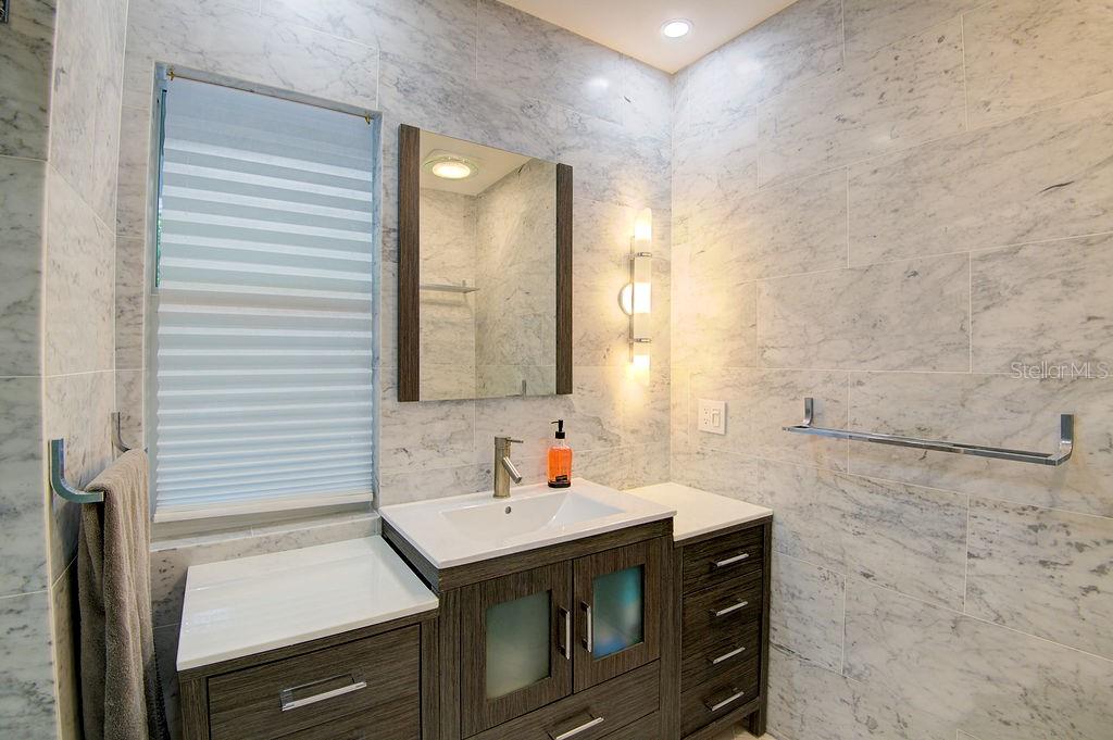 CURRINS LAKEVIEW SUB - Residential Lease