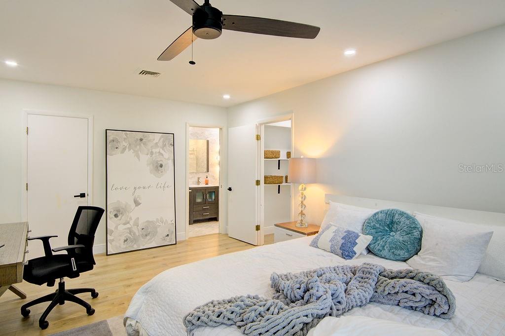 CURRINS LAKEVIEW SUB - Residential Lease