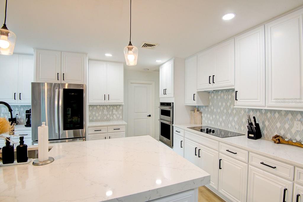 CURRINS LAKEVIEW SUB - Residential Lease