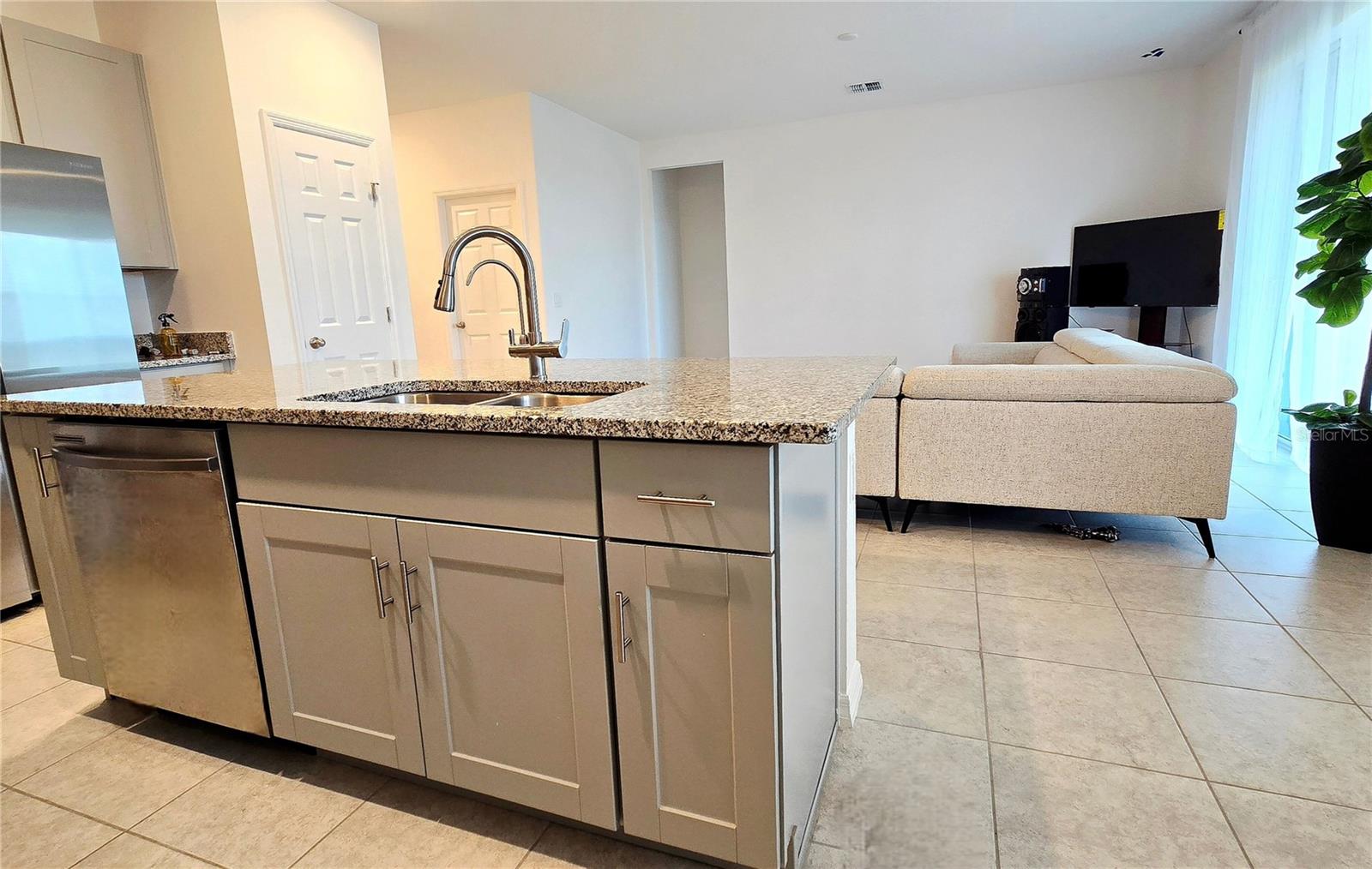 TARPON BAY PH 2 - Residential Lease