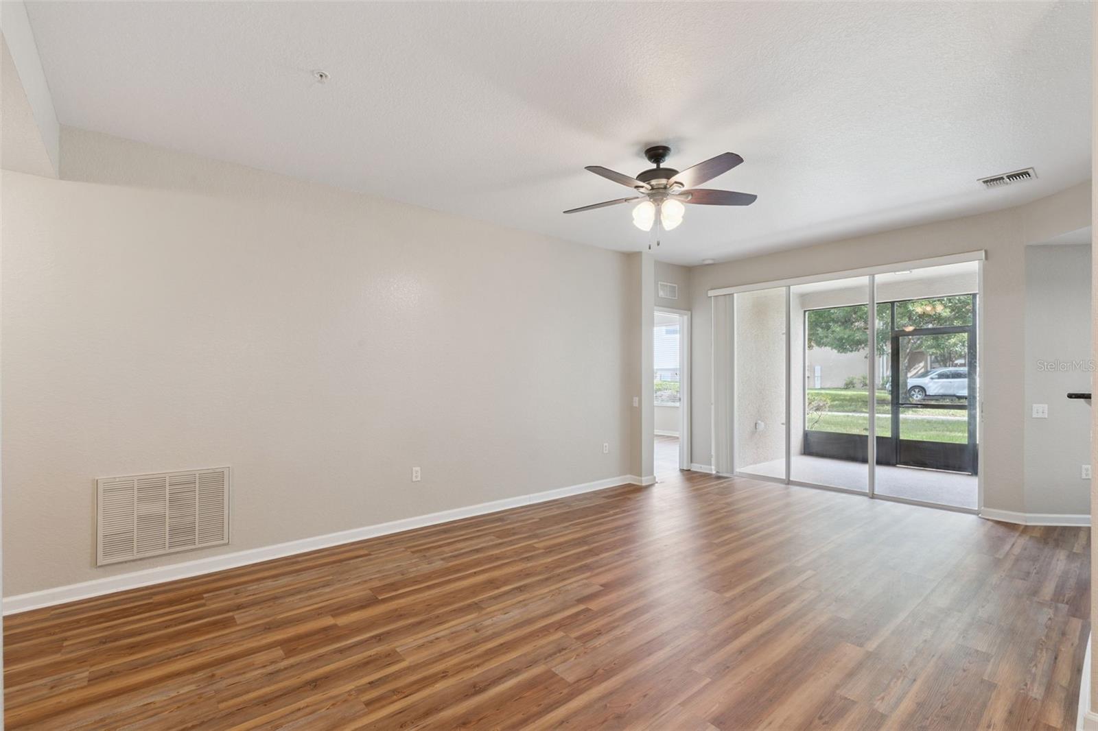 CARRIAGE HOMES/STONEBRIDGE COM - Residential