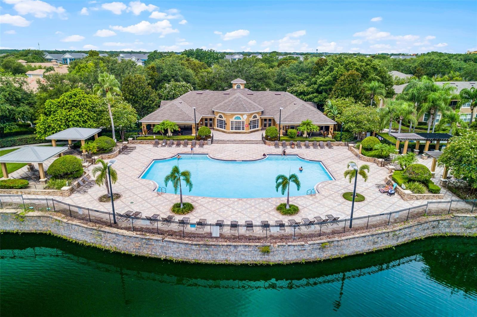 CARRIAGE HOMES/STONEBRIDGE COM - Residential