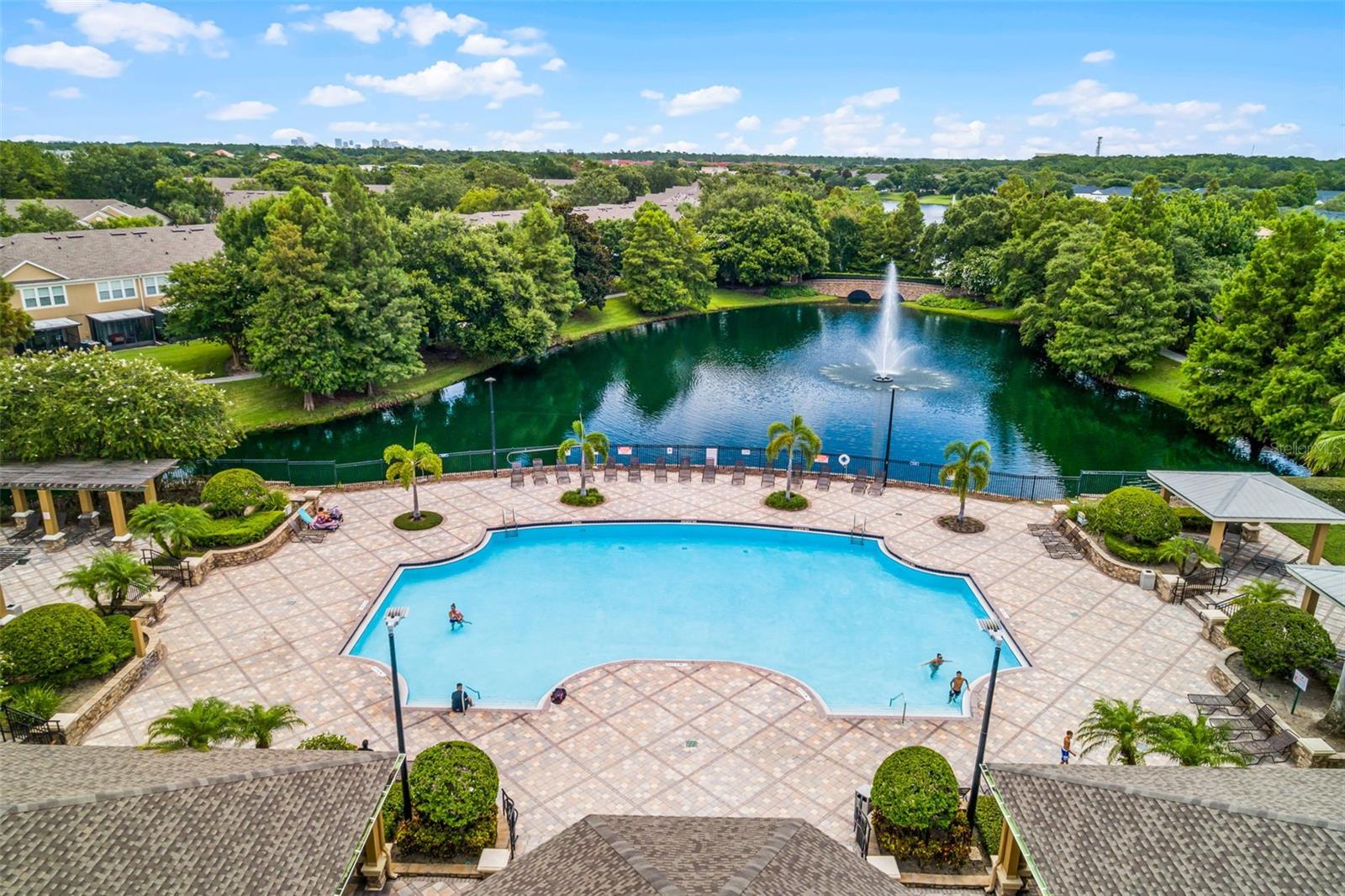 CARRIAGE HOMES/STONEBRIDGE COM - Residential