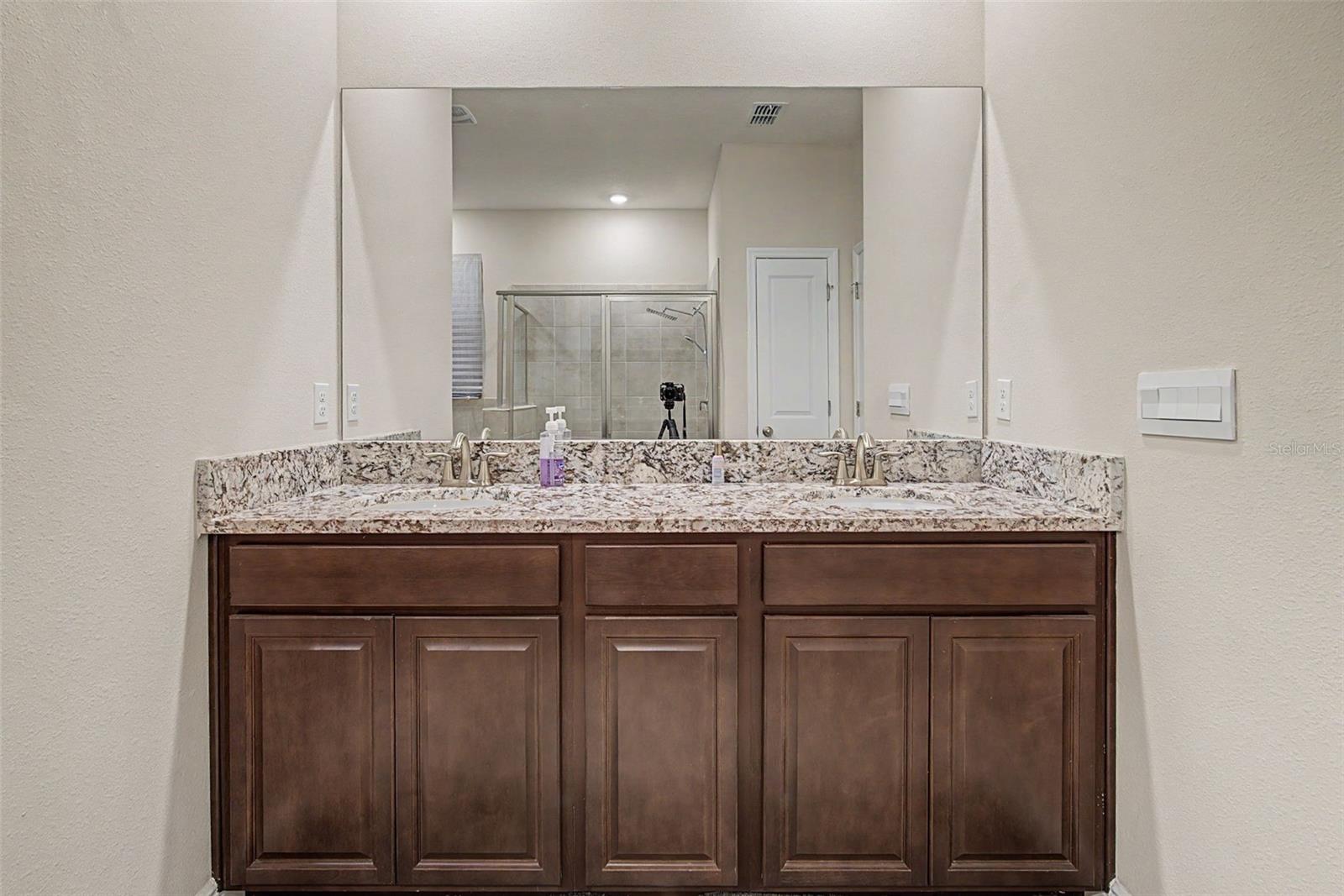 MANGROVE MANOR PH 1 - Residential