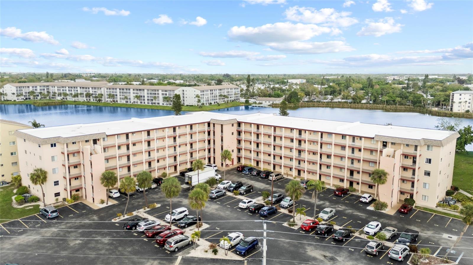 BAYSHORE ON THE LAKE APTS SEC 3 - Residential