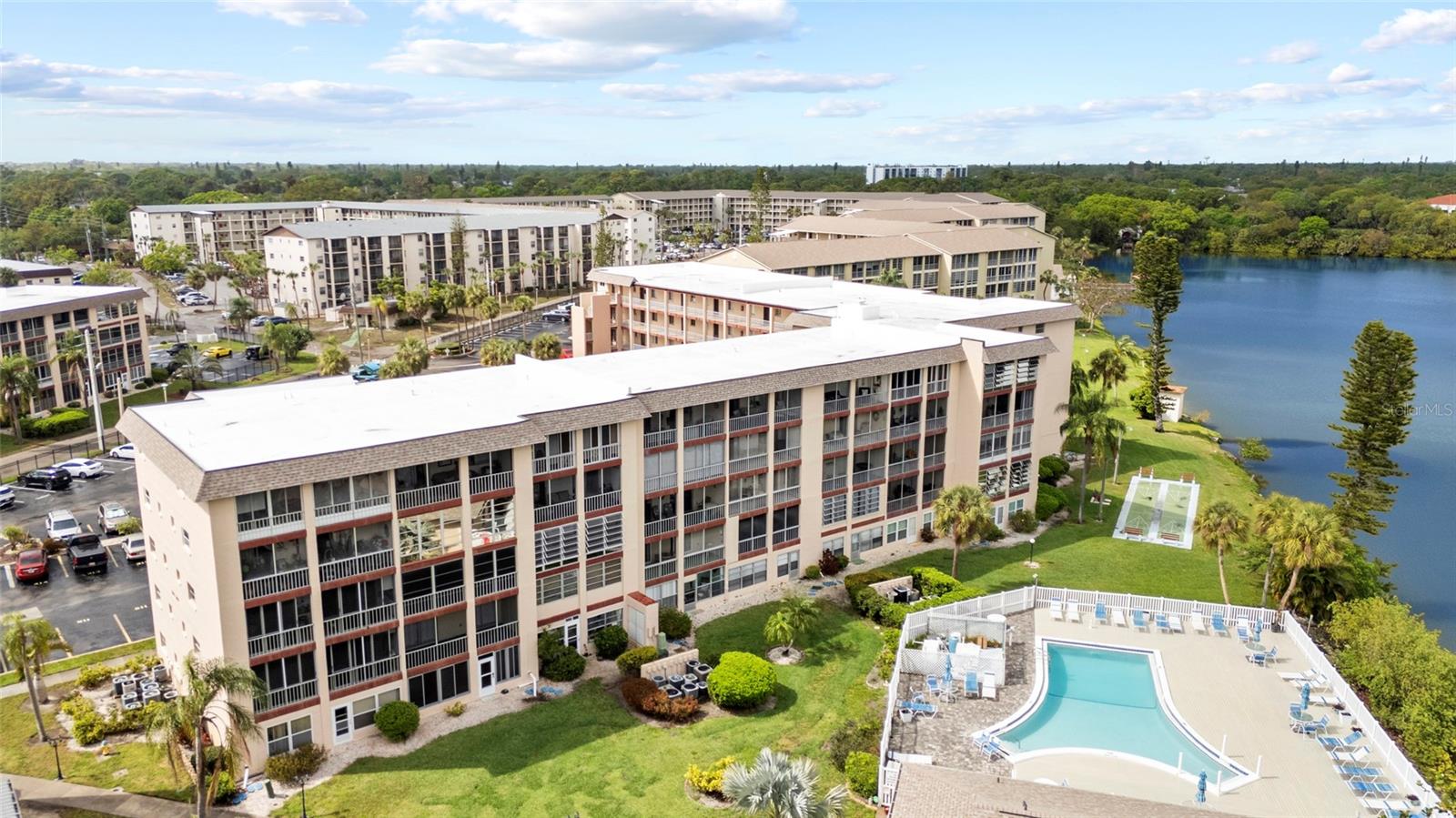 BAYSHORE ON THE LAKE APTS SEC 3 - Residential