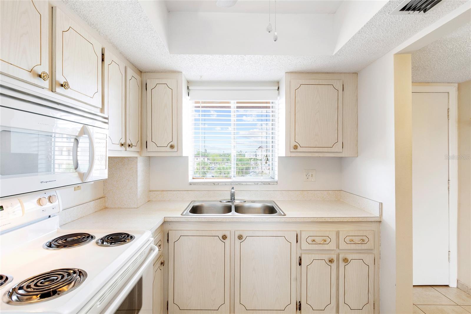 BAYSHORE ON THE LAKE APTS SEC 3 - Residential