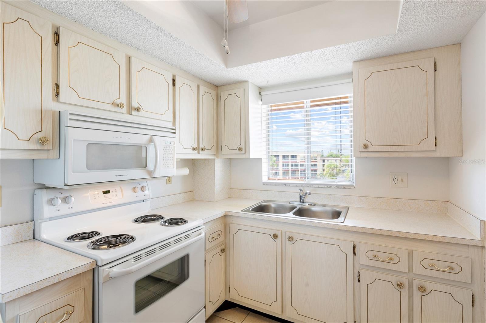 BAYSHORE ON THE LAKE APTS SEC 3 - Residential