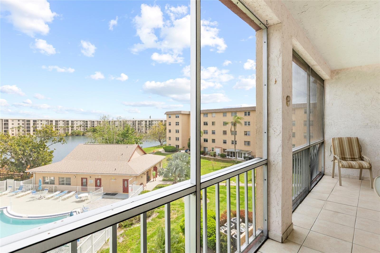 BAYSHORE ON THE LAKE APTS SEC 3 - Residential