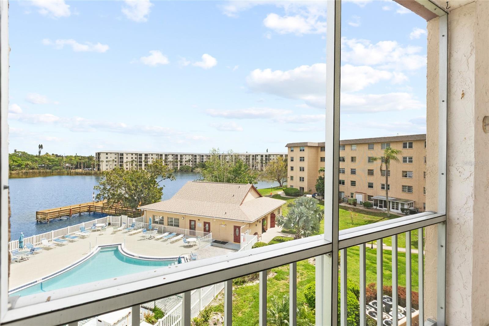 BAYSHORE ON THE LAKE APTS SEC 3 - Residential