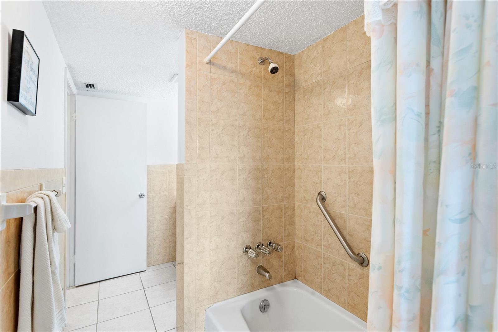 BAYSHORE ON THE LAKE APTS SEC 3 - Residential