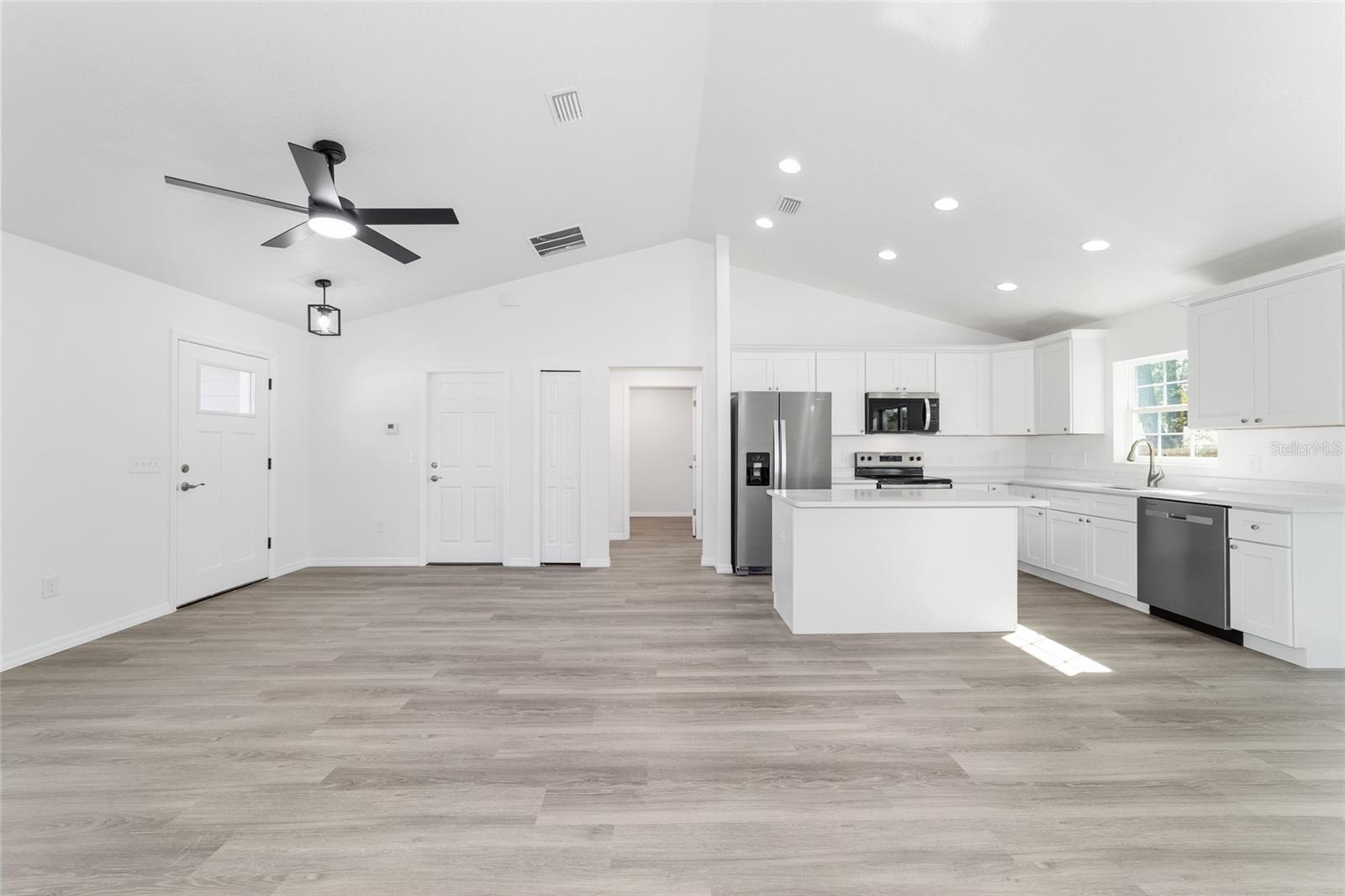 RAINBOW LAKES ESTATES - Residential