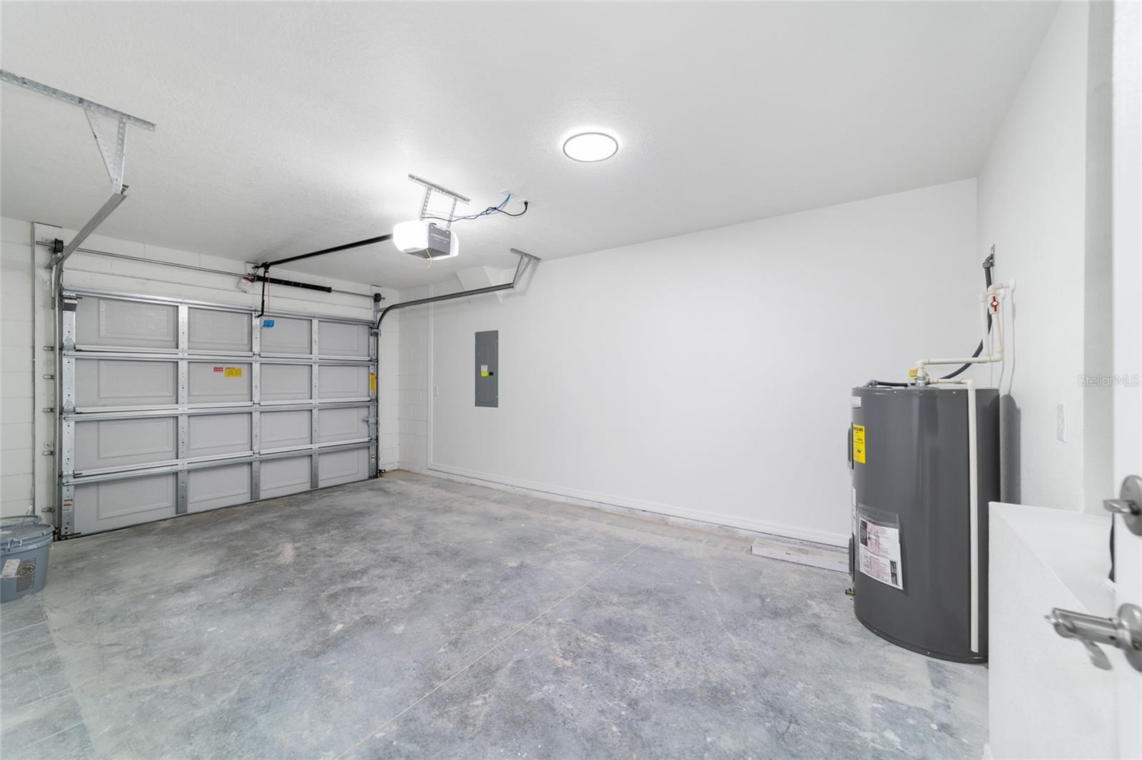 RAINBOW LAKES ESTATES - Residential