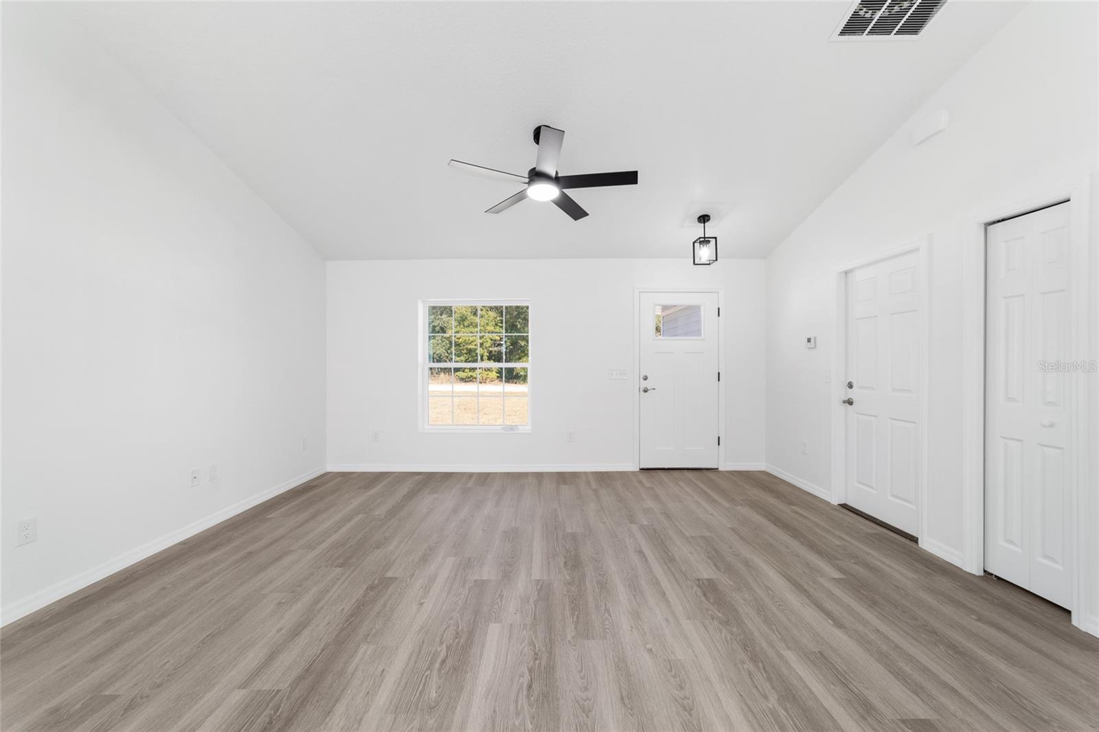 RAINBOW LAKES ESTATES - Residential