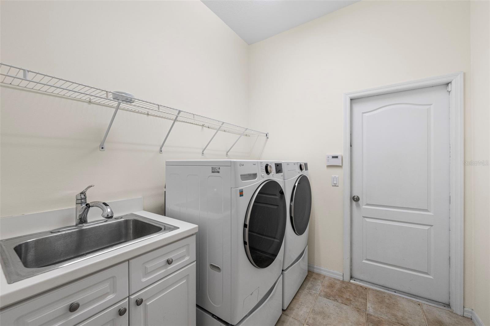 HUNTINGTON POINTE - Residential
