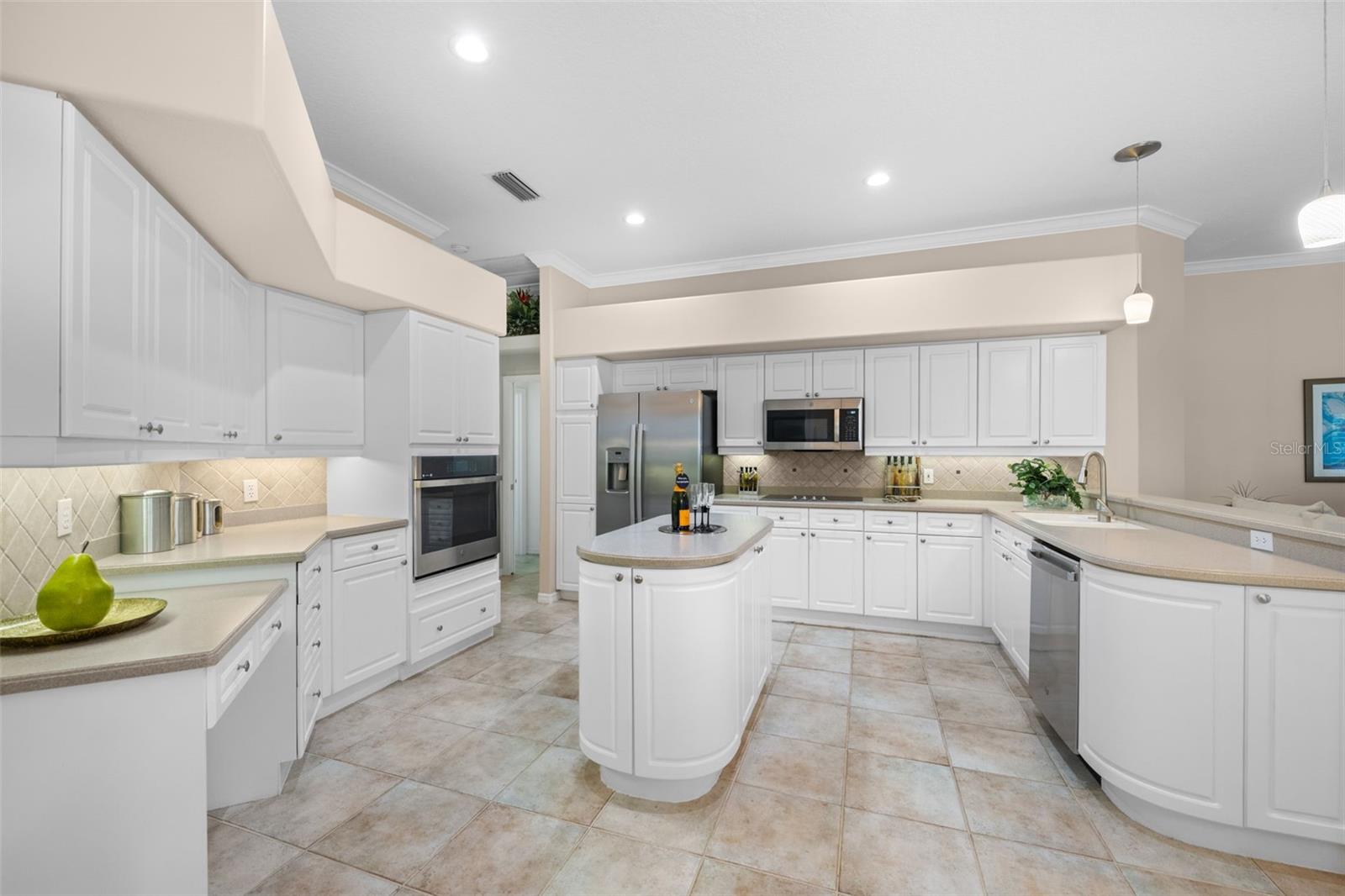HUNTINGTON POINTE - Residential