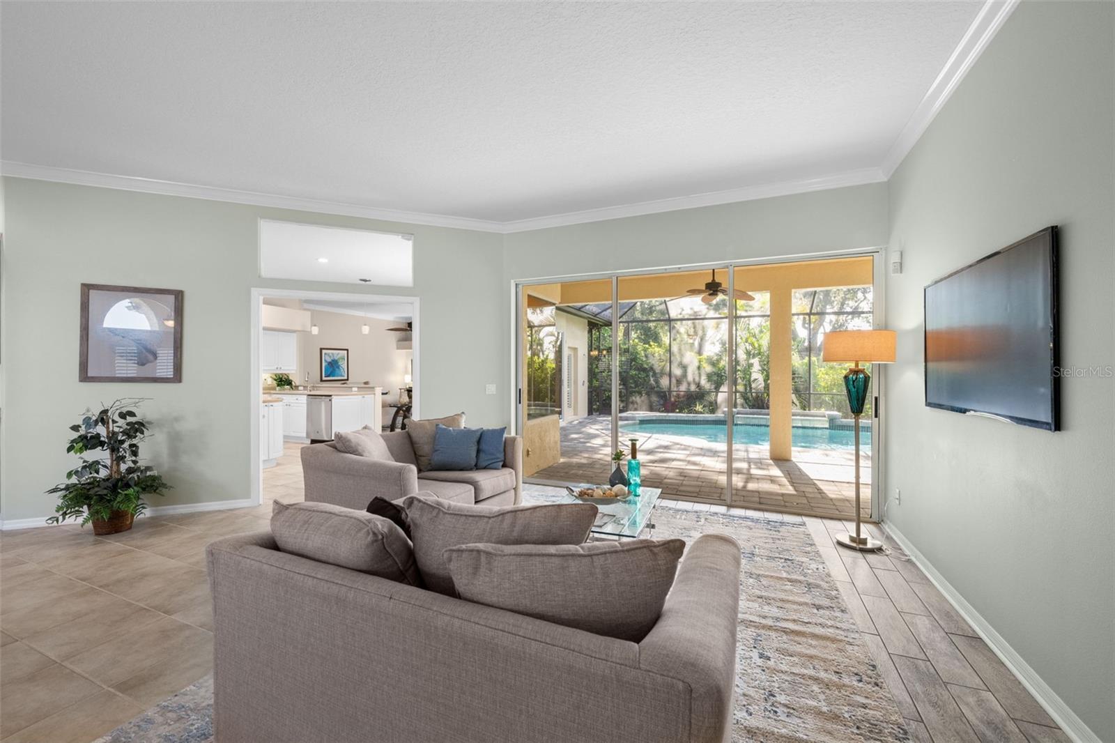 HUNTINGTON POINTE - Residential