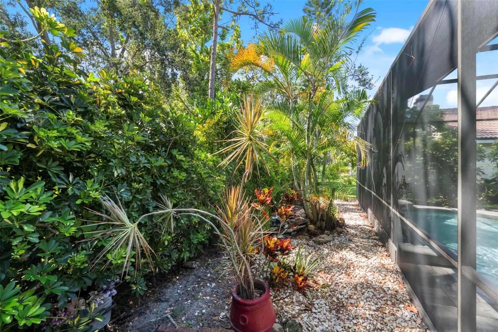HUNTINGTON POINTE - Residential