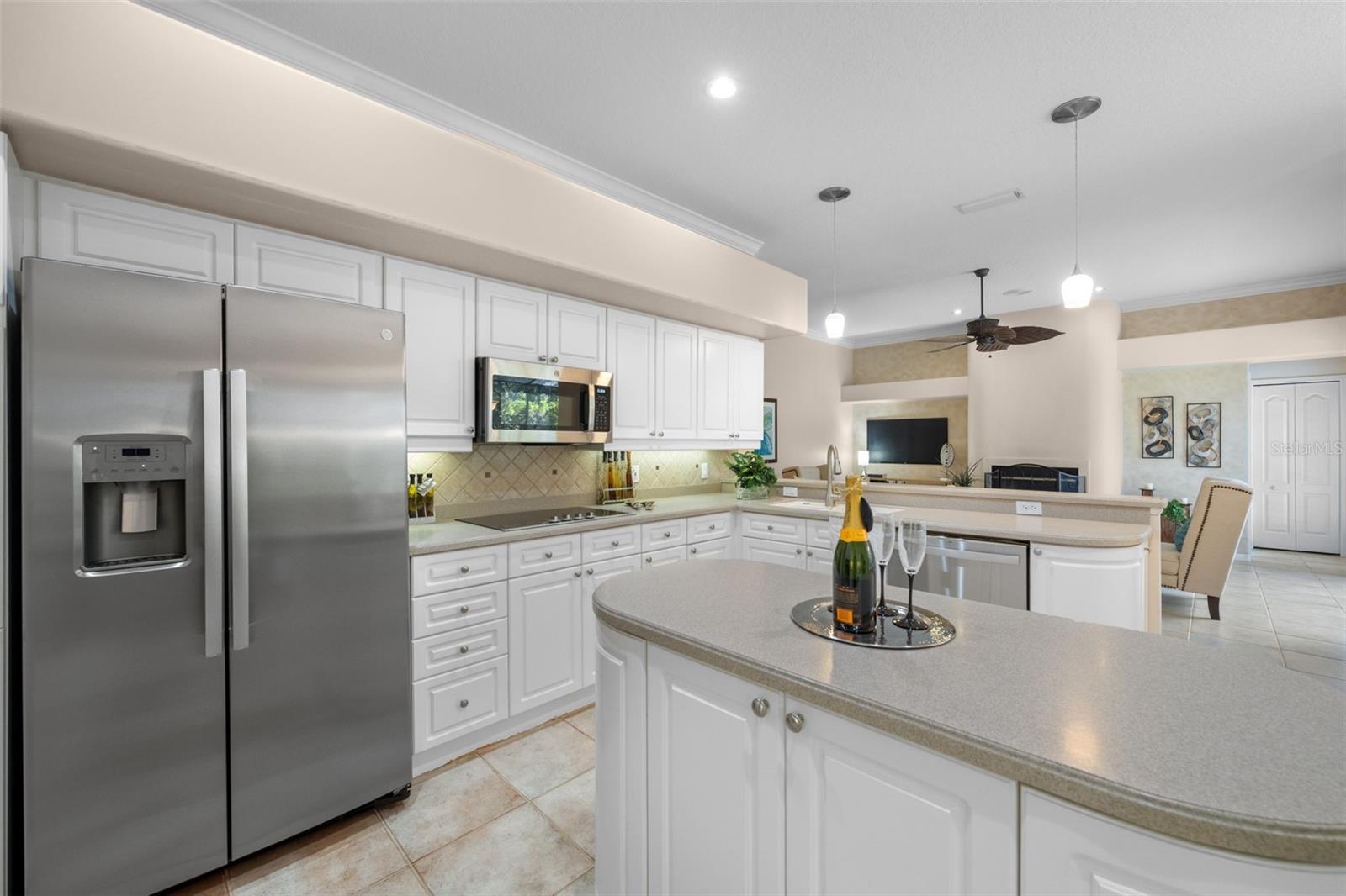 HUNTINGTON POINTE - Residential