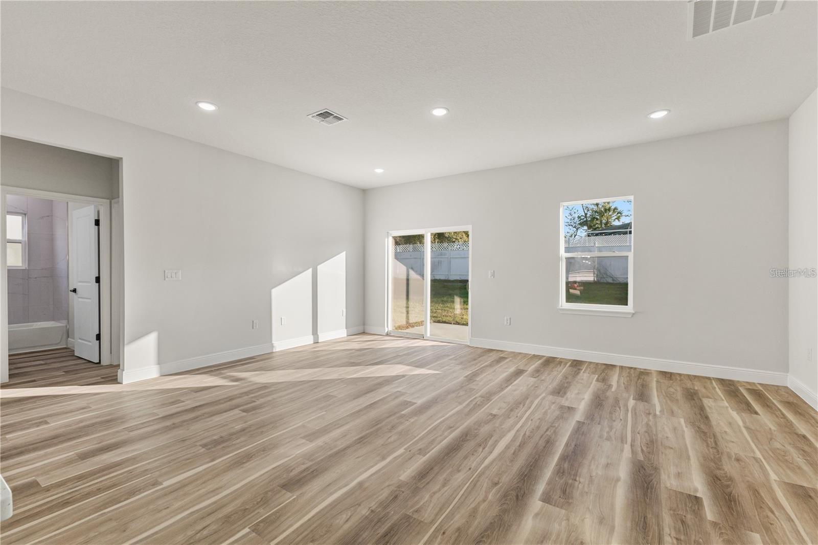 MARION OAKS UN 03 - Residential Lease