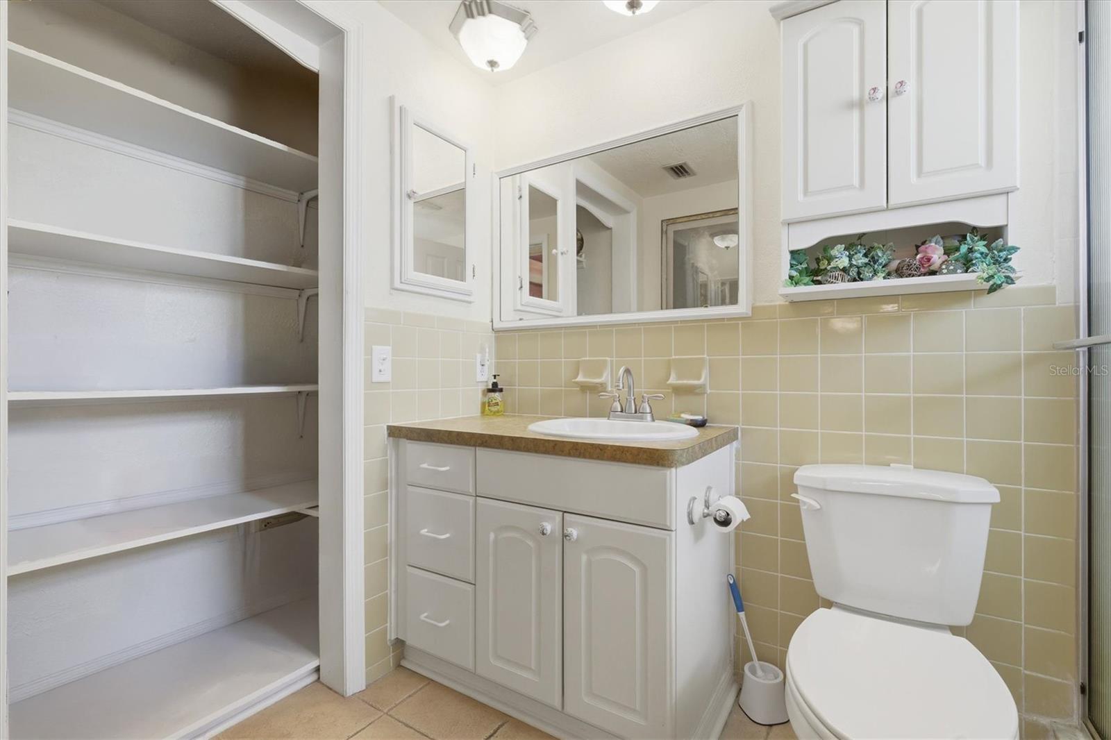 COLONIAL HILLS - Residential