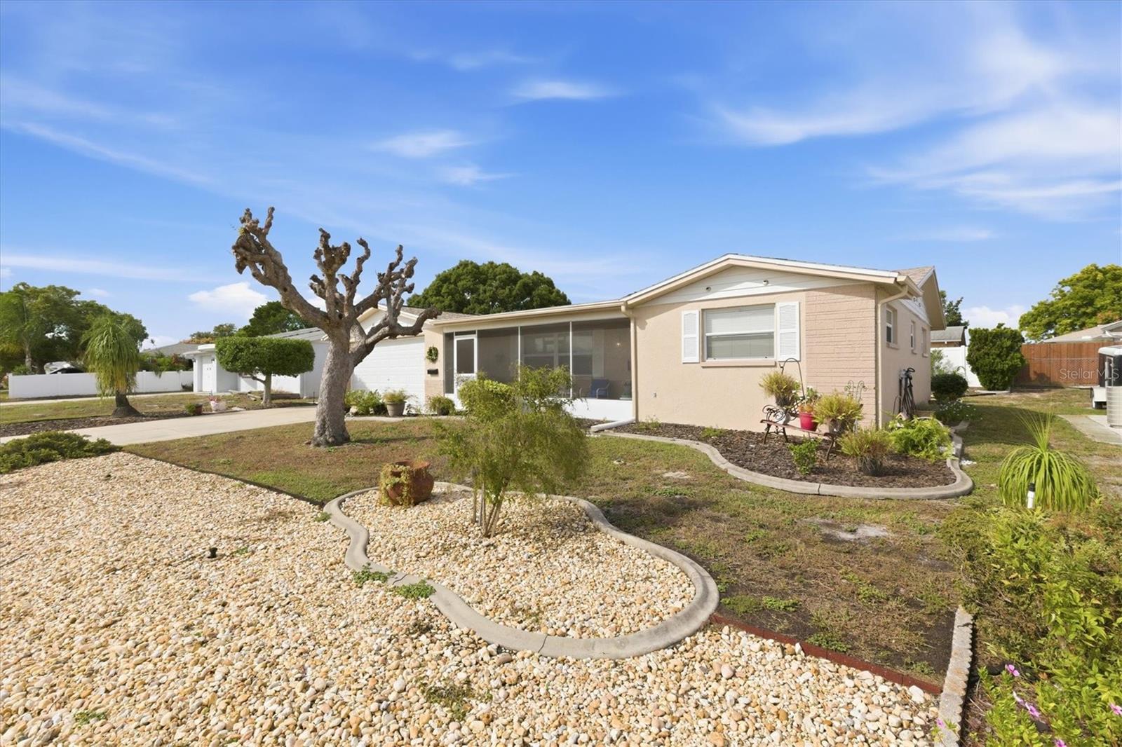 COLONIAL HILLS - Residential