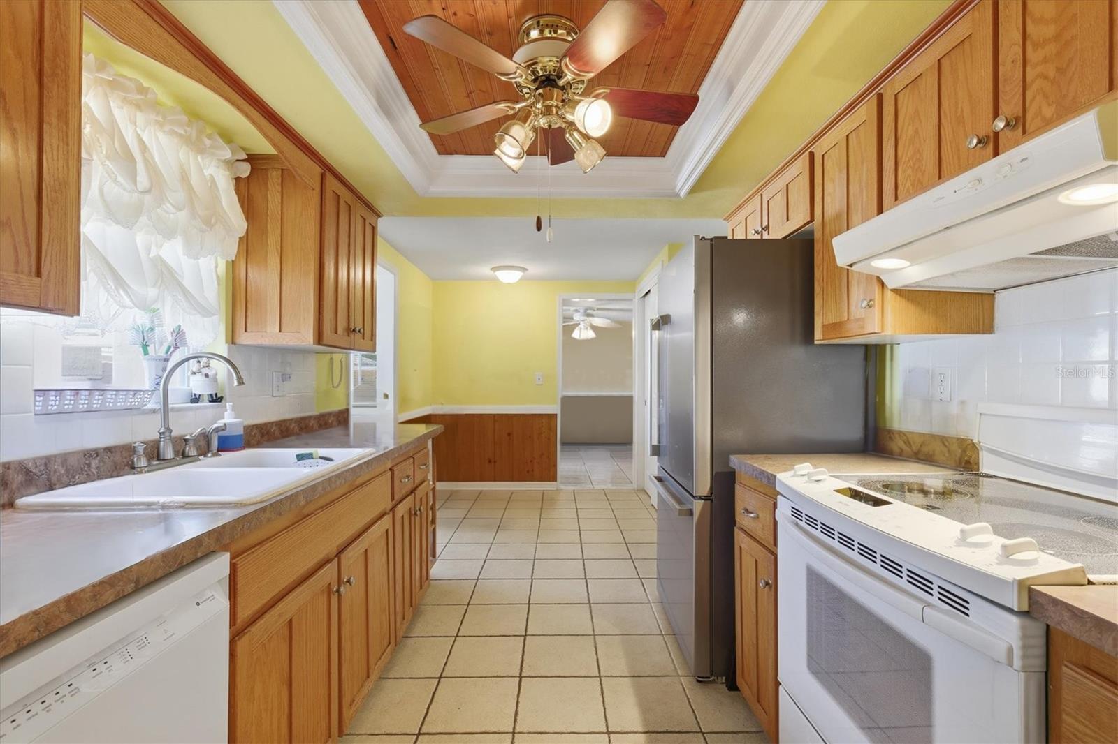 COLONIAL HILLS - Residential