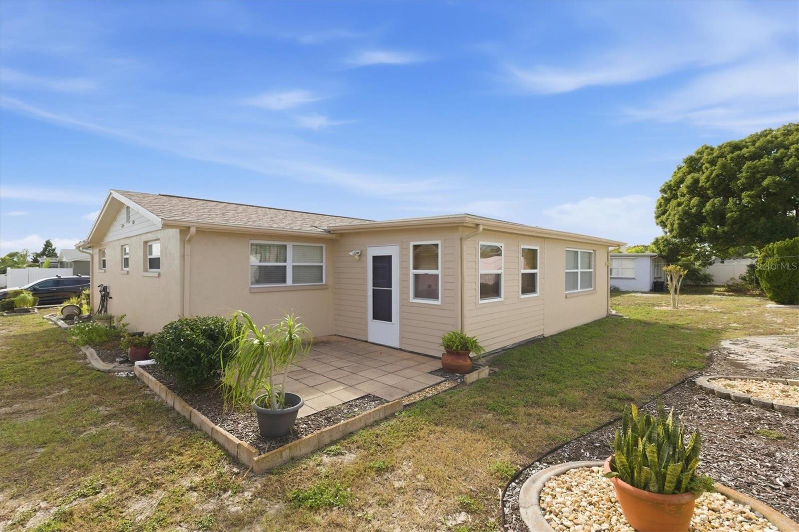 COLONIAL HILLS - Residential