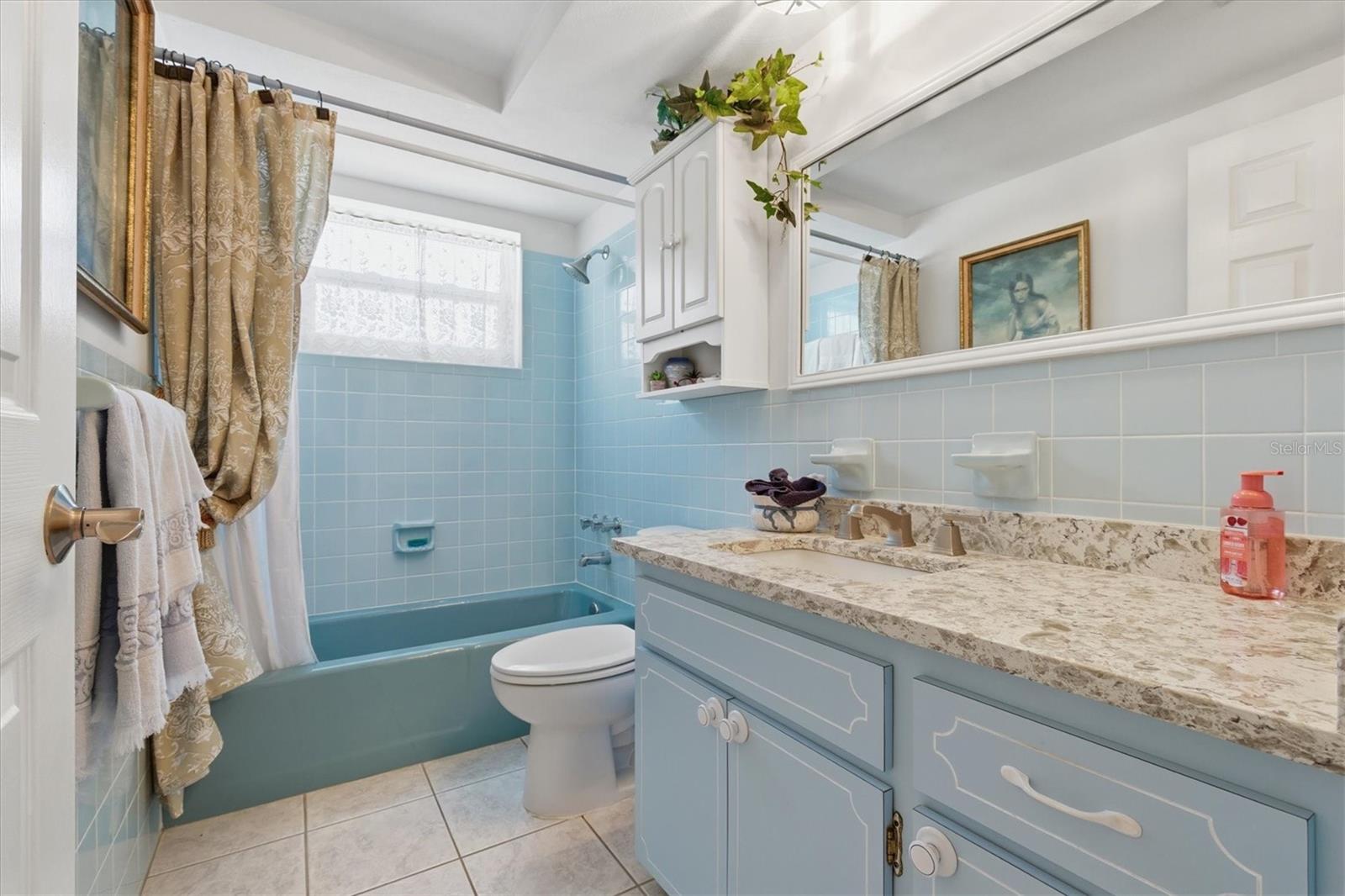 COLONIAL HILLS - Residential